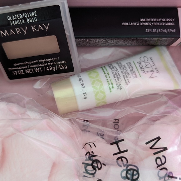 Limited Mary Kay Beauty box 🎁 - Picture 3 of 5